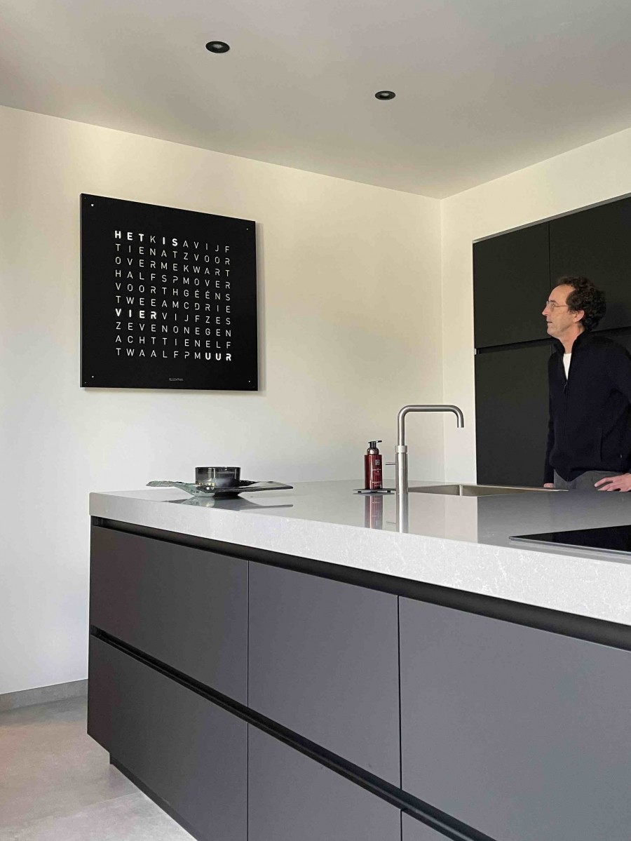 QLOCKTWO Earth 90 Black Pepper