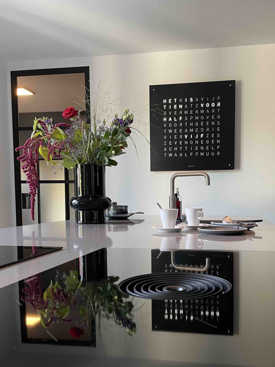 QLOCKTWO Earth 90 Black Pepper